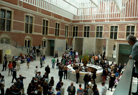 de nu overdekte binnenplaats van het Rijksmuseum