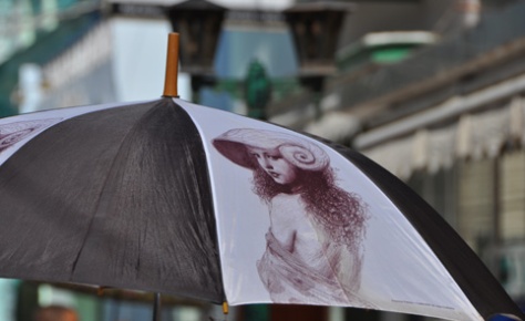 paraplu met afbeelding van werk van Fabelo