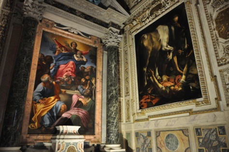 rechts een werk van Caravaggio