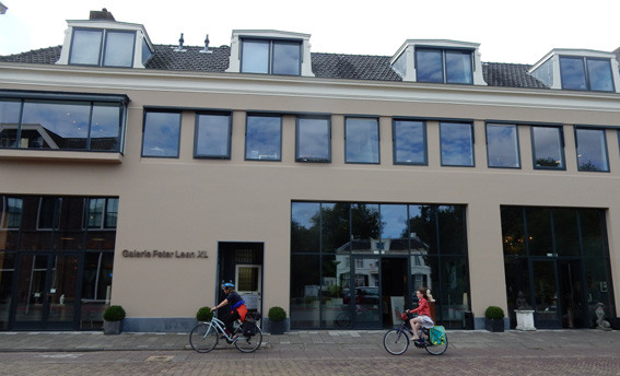 Galerie Peter Leen en restaurant Same Same in Breukelen